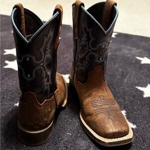 Boys Ariat Yellowstone boots barely worn